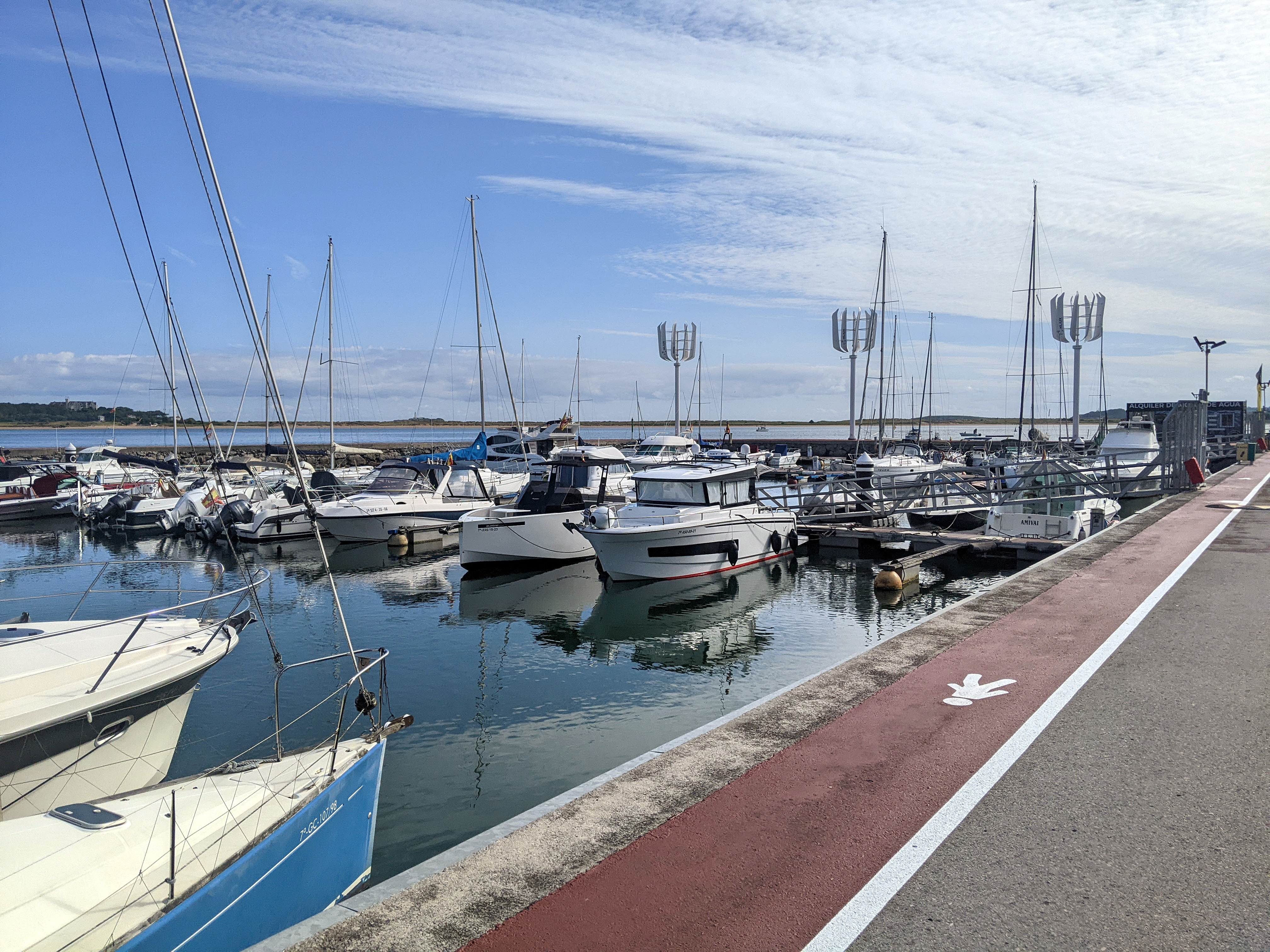 Carril peatonal Marina de Pedrena. Puerto Deportivo